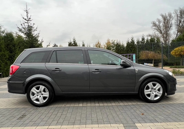 Opel Astra cena 17999 przebieg: 202194, rok produkcji 2010 z Warka małe 781